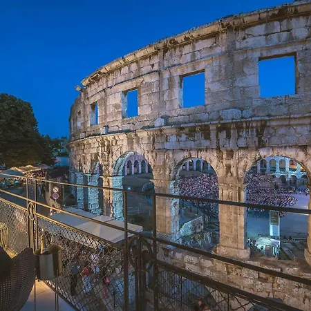 Arena & Seaview Luxurious Residence Pula Exterior photo