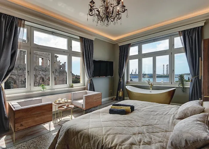 Arena & Seaview Luxurious Residence